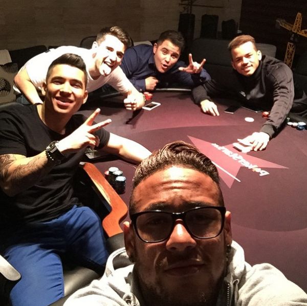 Neymar przy pokerowym stole 