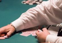 Pięć powodów, dla których pokerzyści spowalniają grę