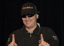 Phil Hellmuth wydaje kalkulator