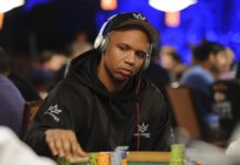 Jak gra Phil Ivey?