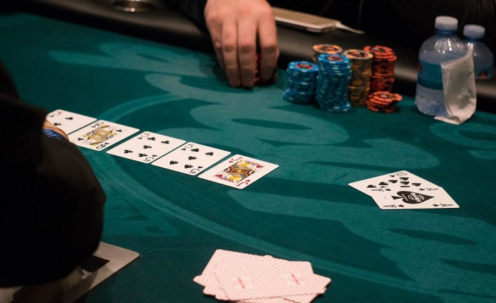 Zasady pokera na żywo - showdown