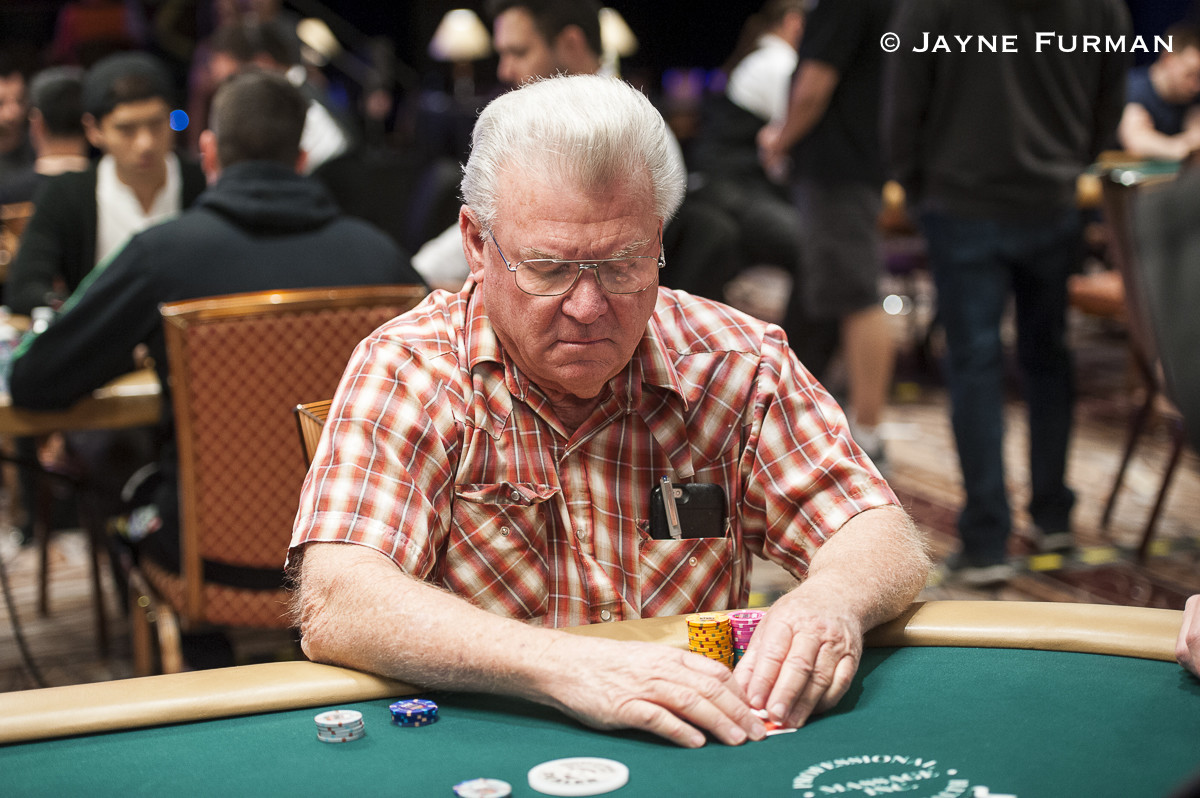 John Smith może sięgnąć w nocy po bransoletkę WSOP