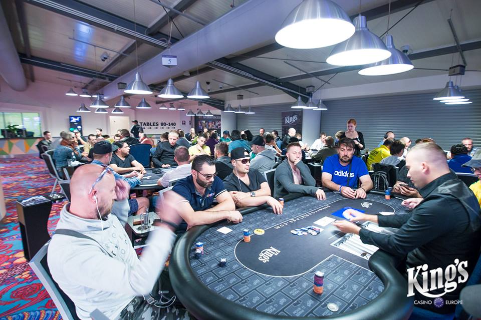 Dwóch Polaków wywalczyło awans do drugiego dnia PokerStars Cup