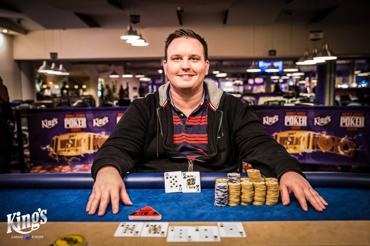 Robert Schulz okazał się najlepszy w turnieju Crazy Eights