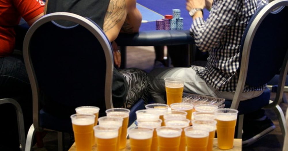 złe pokerowe nawyki alkohol