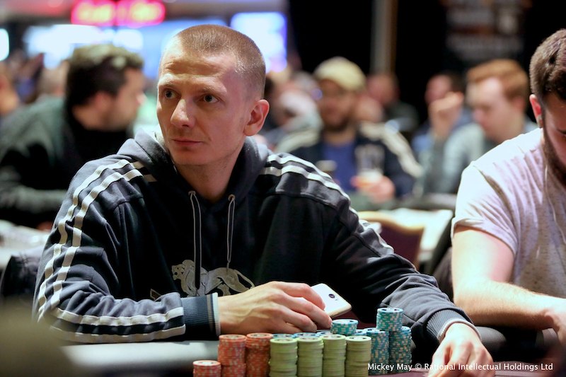 Attila Farkas prowadzi w Main Evencie