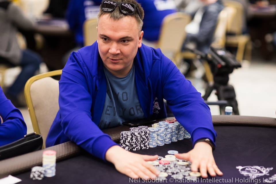 Sergey Pichugin prowadzi w Main Evencie EPT Soczi