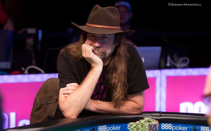Chris Ferguson musi poczekać na ósmą bransoletkę WSOP