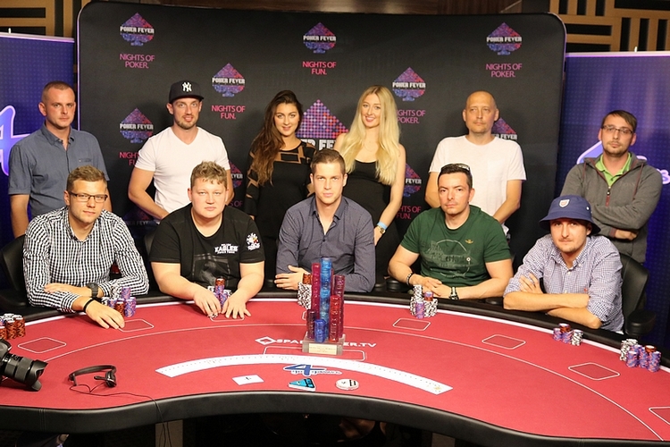Stół finałowy Poker Fever lipiec 2017